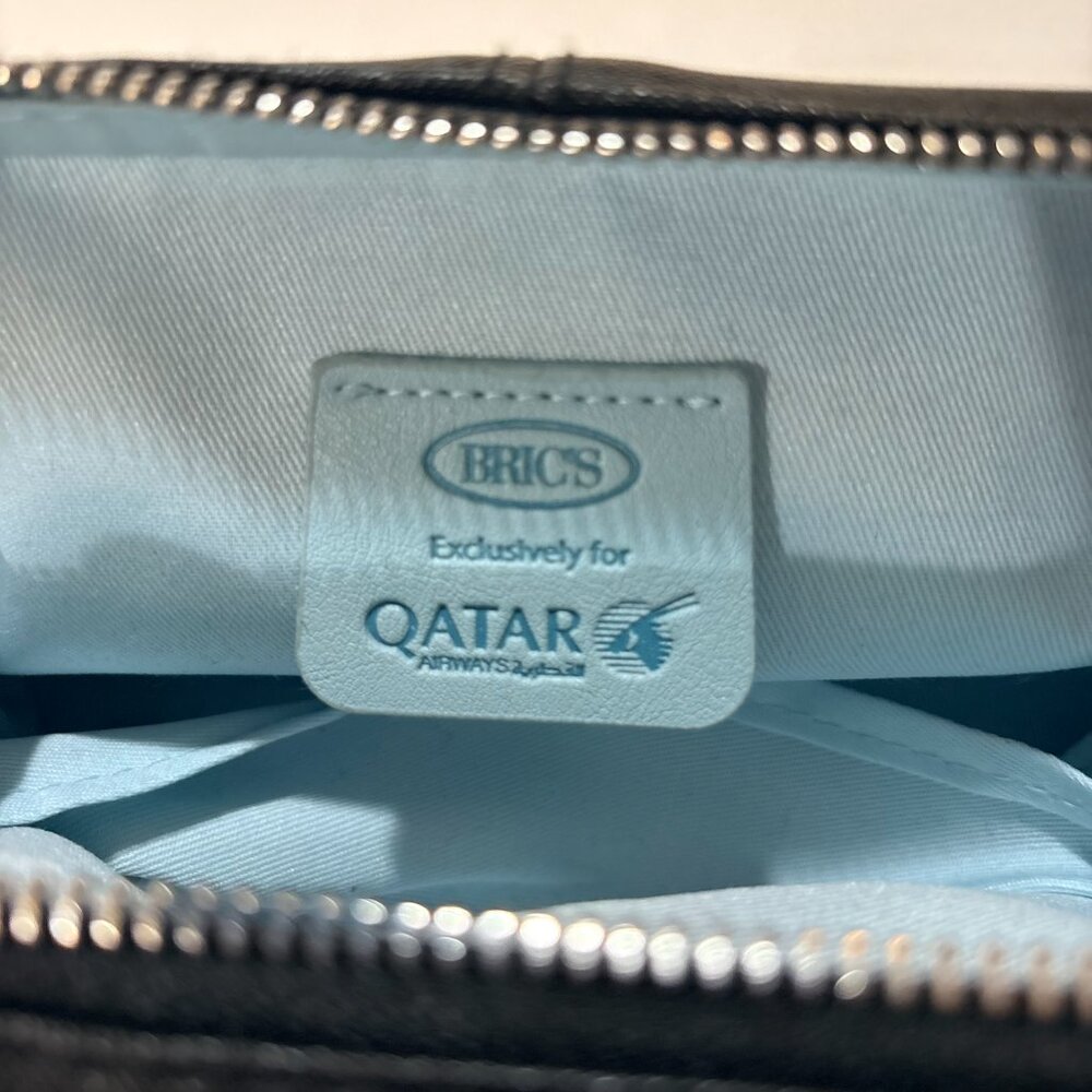 🎭 3/$20 BRICS Qatar Airways Travel Cosmetic Pouch Brown Blue - Picture 9 of 10